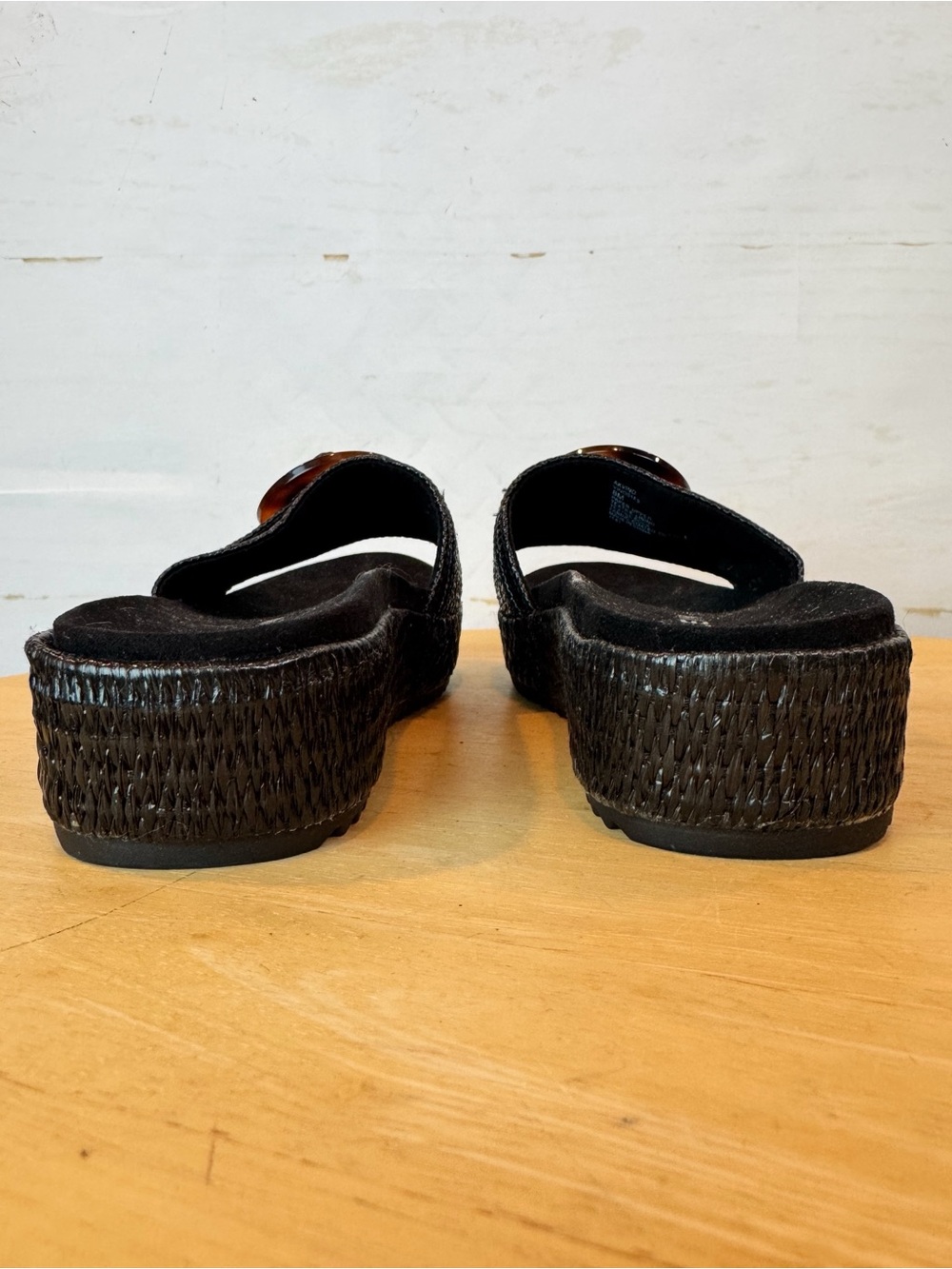 Anne Klein | Black iFlex Slide Sandal with Tortoise Shell Buckle, 8 - Picture 5 of 11
